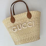 Gucci Medium straw tote with Gucci patch - 5