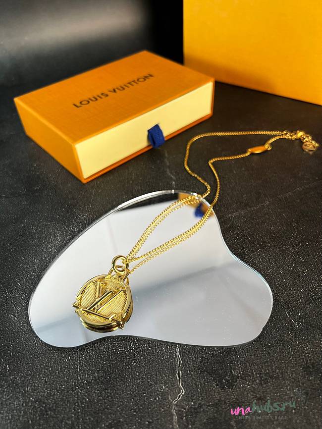 LOUIS VUITTON Coin  Necklace - 1