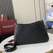 Gucci Emblem Small Shoulder Bag 29x 17x 10cm - 2