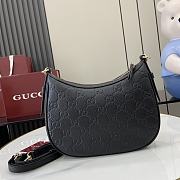 Gucci Emblem Small Shoulder Bag 25.5x 20x 5cm - 2