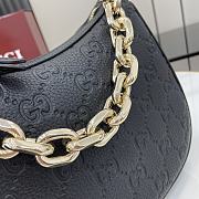 Gucci Emblem Small Shoulder Bag 25.5x 20x 5cm - 3