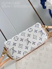 Louis Vuitton Ivy Chain Wallet White Canvas 23.5x12x.3cm - 4