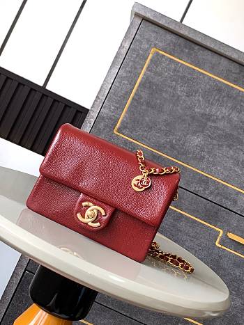 Chanel Small Flap Bag Grained Shiny Calfskin & Gold-Tone Metal 13 x 17.5 x 6 cm