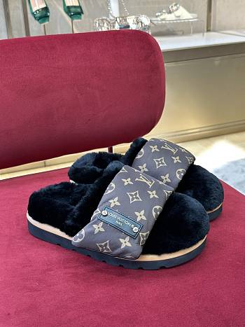 Louis vuitton Pillow and Fur Slides