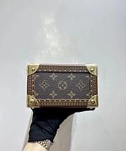 Louis Vuitton Camera Box Monogram 17.5x21.5x10.5cm - 4