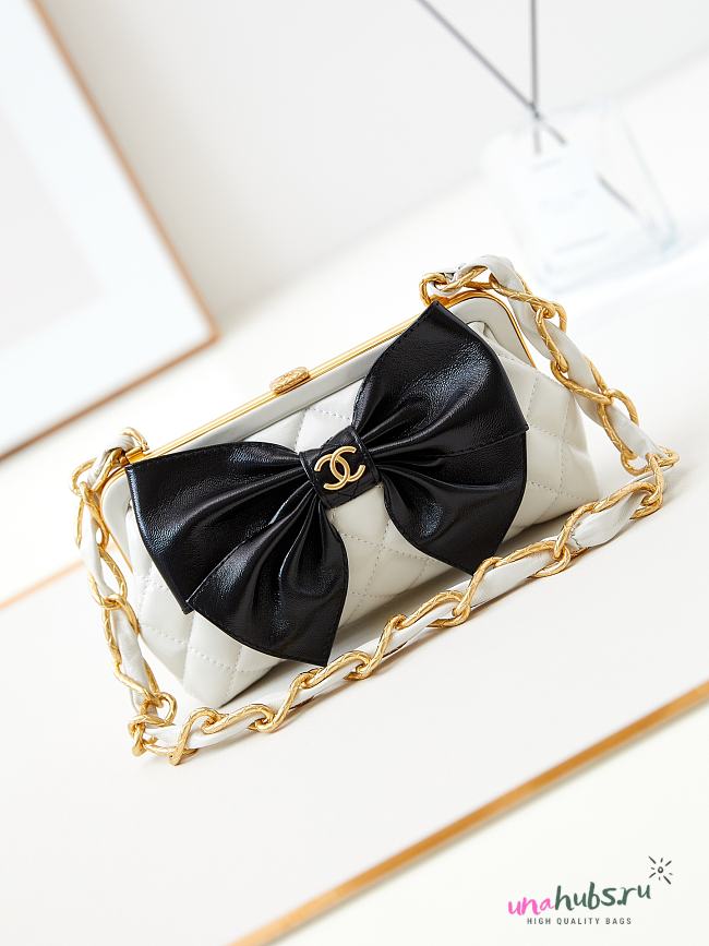 Chanel Bow Clutch 21cm - 1