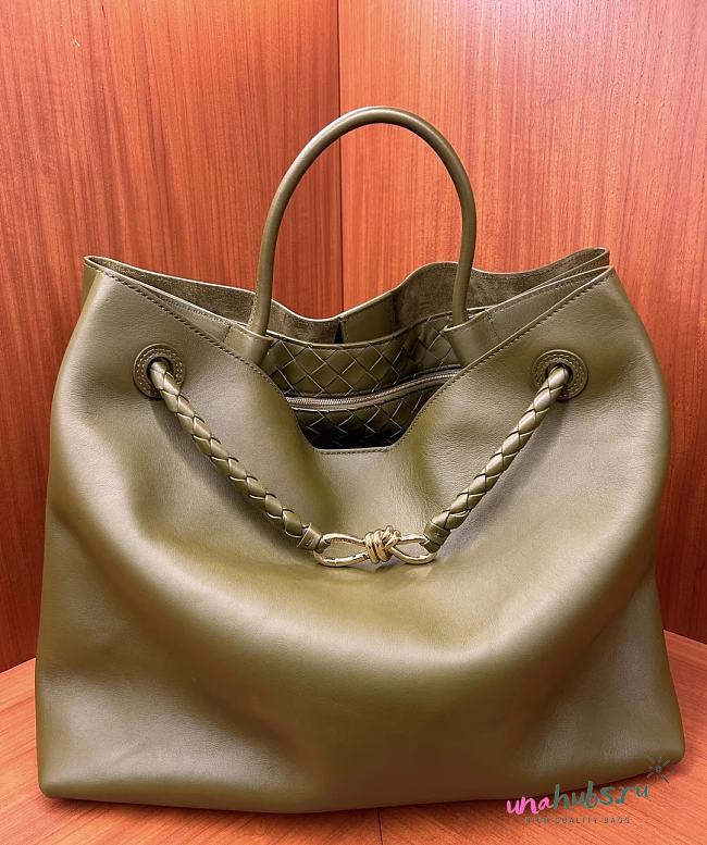 Bottega Veneta silky calf leather with signature knot green - 1