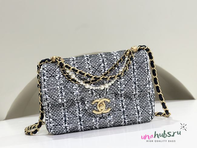 CHANEL Tweed Quilted Pearl Twist Chain Bag 19.5x14.5x7.5cm - 1