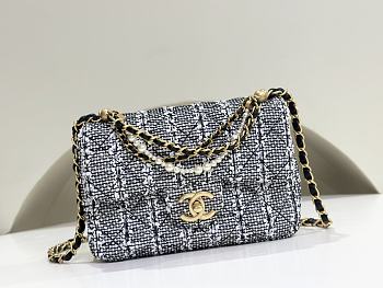 CHANEL Tweed Quilted Pearl Twist Chain Bag 19.5x14.5x7.5cm