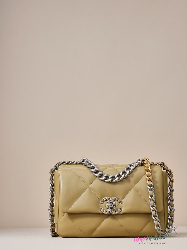 Chanel 19 Flap Bag Smooth Green Leather - 1