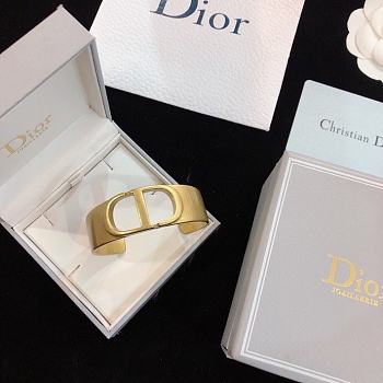 Dior metal 30 montaigne cuff bracelet gold