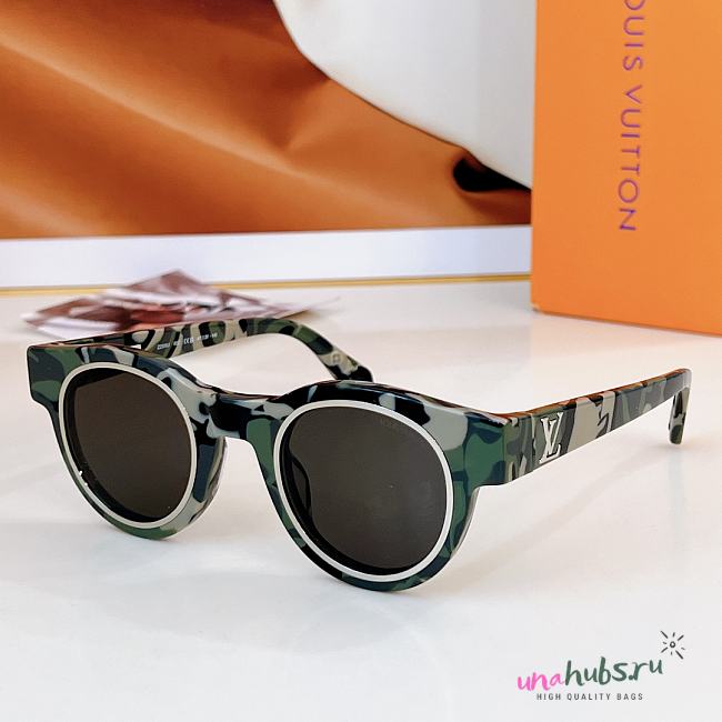 Louis Vuitton Legacy Round Sunglasses - 1