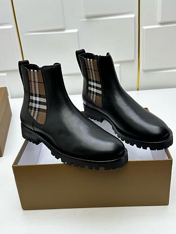 Burberry chelsea leather boots