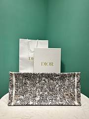 Dior Medium Book Tote Embroidery Gold-Tone Around the World Motif - 36 x 27.5 x 16.5 cm - 5