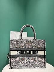 	 Dior Medium Book Tote Embroidery Gold-Tone Around the World Motif 02 - 36 x 27.5 x 16.5 cm - 1