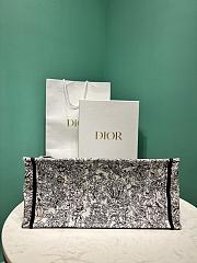 	 Dior Medium Book Tote Embroidery Gold-Tone Around the World Motif 02 - 36 x 27.5 x 16.5 cm - 5