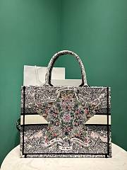 	 Dior Medium Book Tote Embroidery Gold-Tone Around the World Motif 02 - 36 x 27.5 x 16.5 cm - 4