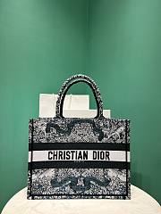 	 Dior Medium Book Tote Embroidery Gold-Tone Around the World Motif 03 - 36 x 27.5 x 16.5 cm - 1