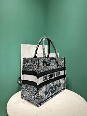 	 Dior Medium Book Tote Embroidery Gold-Tone Around the World Motif 03 - 36 x 27.5 x 16.5 cm - 4