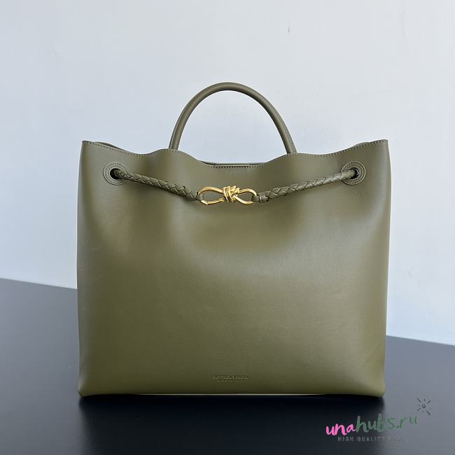 Bottega Veneta silky calf leather with signature knot green - 1