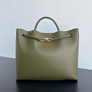 Bottega Veneta silky calf leather with signature knot green - 1