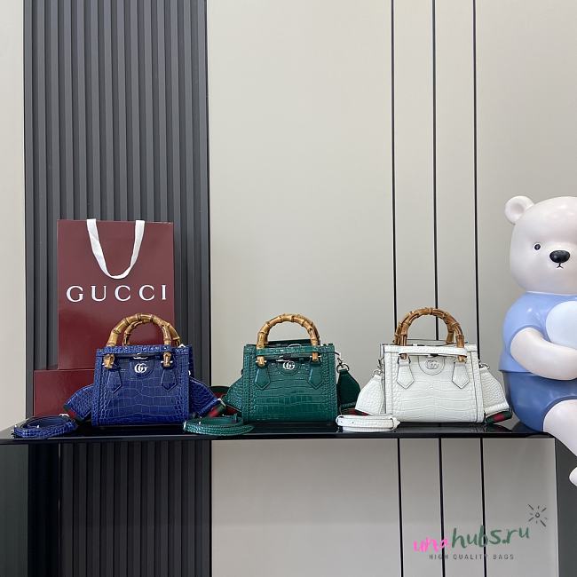 Gucci Diana Crocodile Leather Bag - 20x 16x 10cm - 1