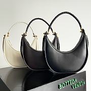 Bottega Veneta Cowhide Half Moon Bag 28*27*6cm - 1