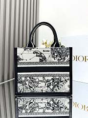 Dior Small Dior Book Tote Latte and Black Dior Zodiac Embroidery with Black Calfskin - 26.5 x 22 x 14 cm - 3