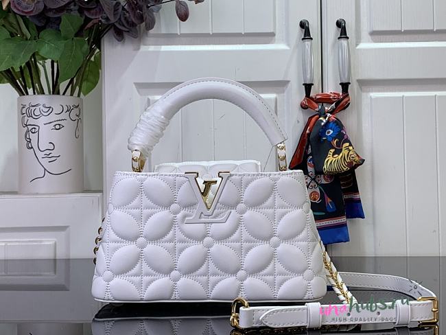 Louis Vuitton Capucines East-West Mini white bloom effect - 12 x 8 x 22 cm - 1