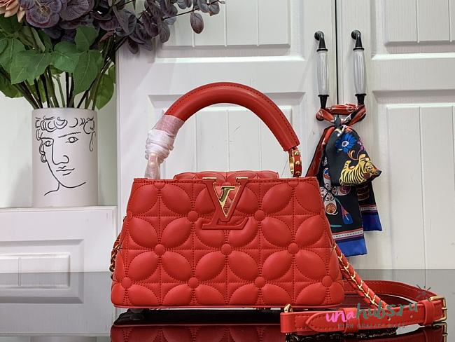 	 Louis Vuitton Capucines East-West Mini red bloom effect - 12 x 8 x 22 cm - 1