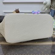 Louis Vuitton MM Neverfull White Flower - 5