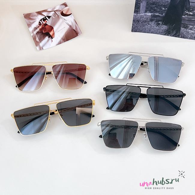 Versace Eyewear oversize-frame sunglasses - 1