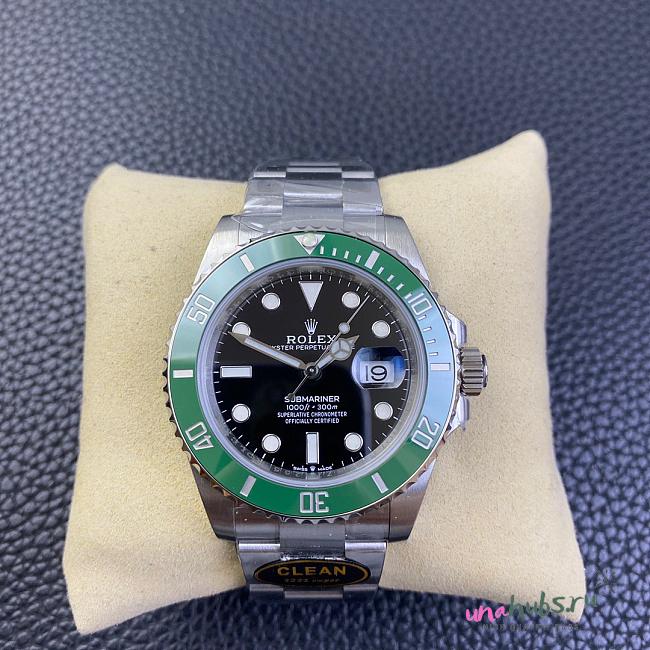 Rolex Submariner Date 41mm Stainless Steel Silver & Green - 1