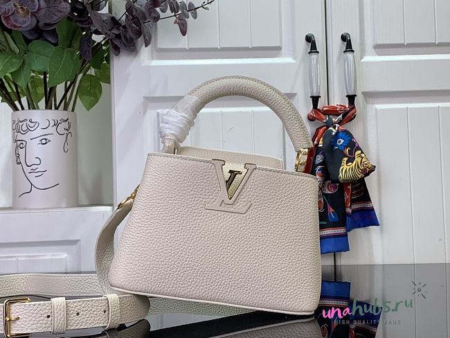 	 Louis Vuitton Capucines Mini Off White Bag - 21 x 14 x 8 cm - 1