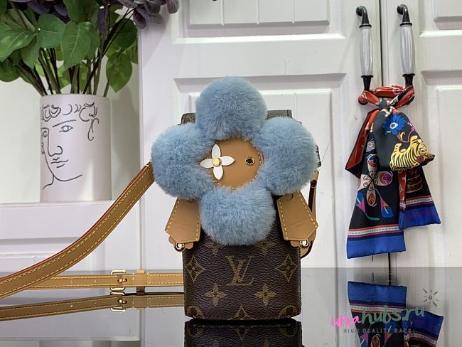 Louis Vuitton Vivienne Snow Show Bag - 17.5 x 4.5 x 10cm - 1