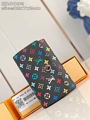 Louis Vuitton x Murakami 6 Key Holder 12 x 7 x 2cm - 2