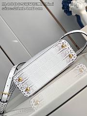 Louis Vuitton Capucines White Crocodile Bag - 21x 13.6 x 8 cm - 2