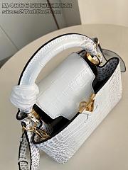 Louis Vuitton Capucines Crocodile White Bag - 17.3 x 9 x 27 cm - 5