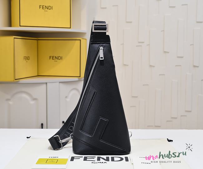 	 Fendi Leather Cono Farrbic Slingbag 18×37cm - 1