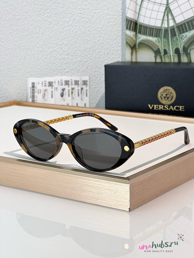 Versace Eyewear Greca-detail Cat eye-frame Sunglasses - 1