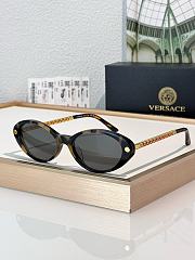 Versace Eyewear Greca-detail Cat eye-frame Sunglasses - 1