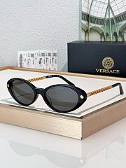 Versace Eyewear Greca-detail Cat eye-frame Sunglasses - 5