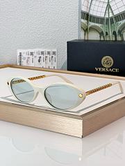 Versace Eyewear Greca-detail Cat eye-frame Sunglasses - 4
