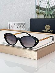 Versace Eyewear Greca-detail Cat eye-frame Sunglasses - 2