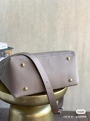 Louis Vuitton Maida Hobo Bag in taupe 33x16x30cm - 5
