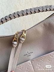 Louis Vuitton Maida Hobo Bag in taupe 33x16x30cm - 2