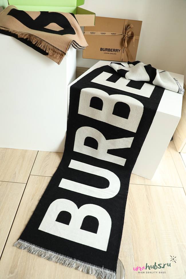 Burberry Logo Wool Scarf 38*220CM - 1