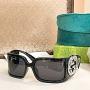 Gucci Rectangular frame sunglasses in black - 1