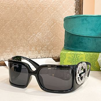 Gucci Rectangular frame sunglasses in black