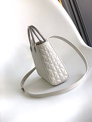 	 Bvlgari Serpentine White Duo Top Handle - 21.5 X 15 X 6cm - 6